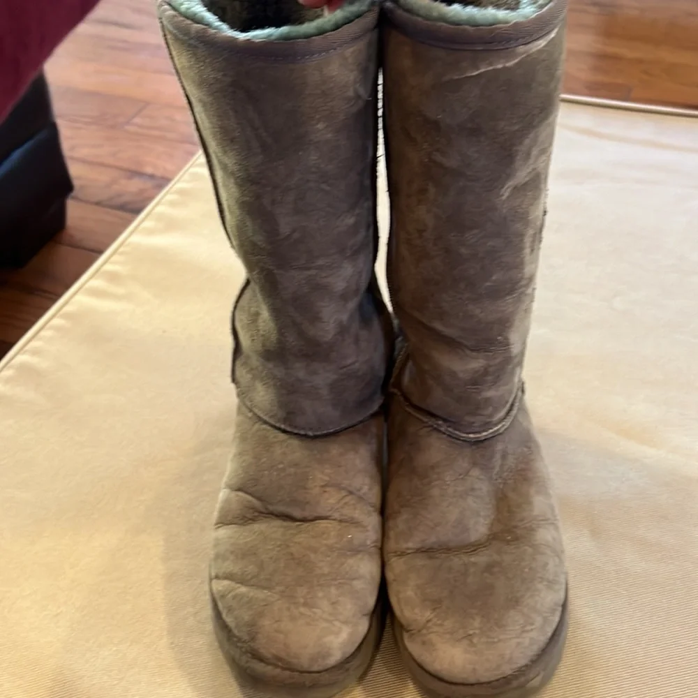 Gray size W10 UGGS - Picture 3 of 4